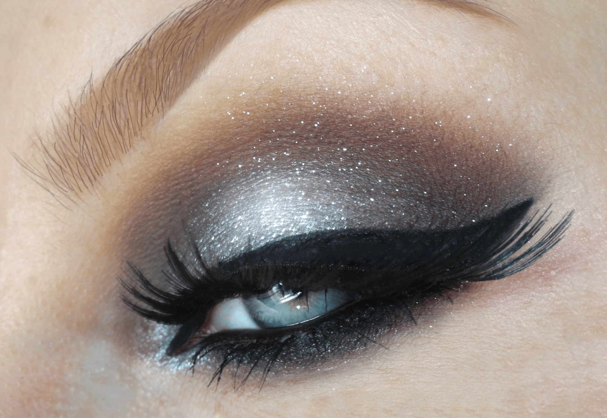 I CONSIGLI DEI NOSTRI MAKE UP ARTIST: TRUCCO CYBER-GREY BY IMA