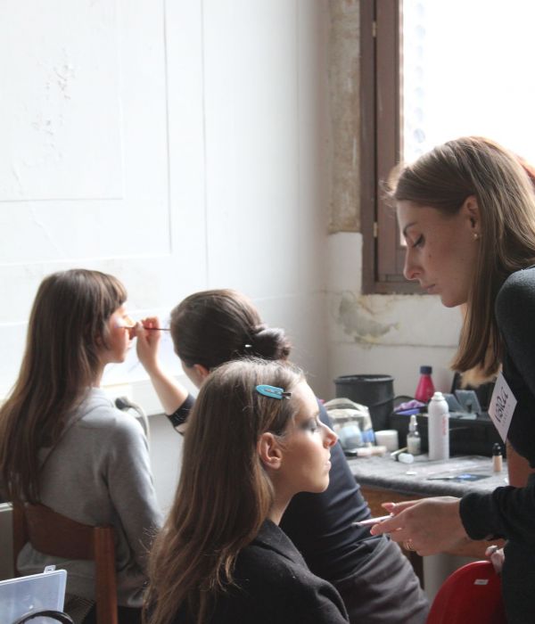 Backstage service per la sfilata di stilisti emergenti "Fashion Show Young designers In & Out", organizzata da VBRA nel Giardino Gradenigo a Venezia