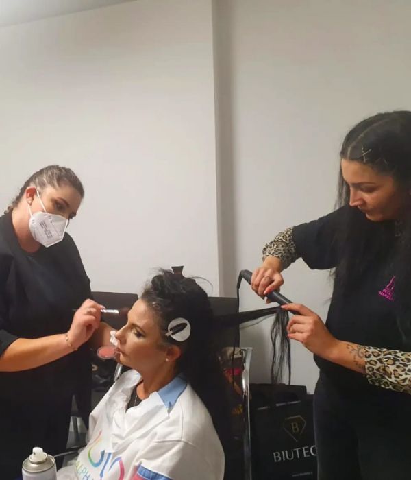 Ecco alcuni momenti della nostra serata nel backstage all'Hotel Hilton Garden Inn di Mestre, ci siamo occupati del Make up e dell'Hair Style del Bellydance International Event!