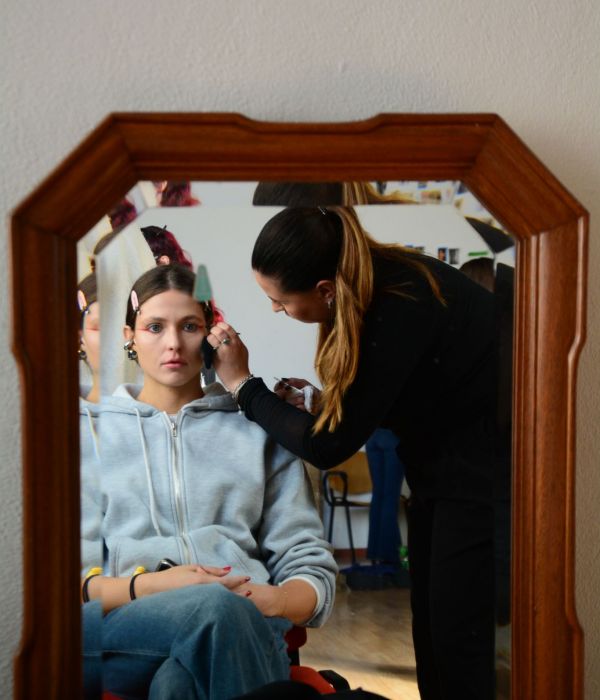 Backstage service per la sfilata di stilisti emergenti "Fashion Show Young designers In & Out", organizzata da VBRA nel Giardino Gradenigo a Venezia