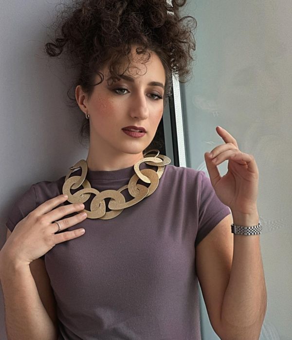 Look dai toni caldi e tocchi d&rsquo;oro, realizzati con passione e talento dalle nostre allieve