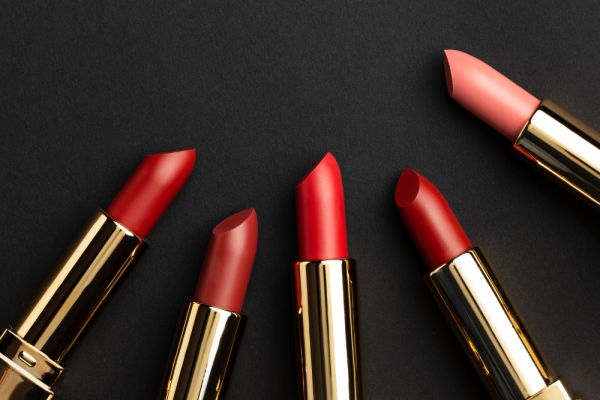 Il rossetto: simbolo di stile, tecnica e personalit&agrave; nel make-up professionale