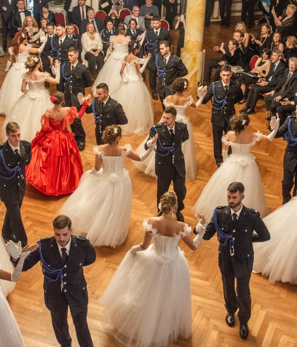 Alcuni momenti del backstage di IMA al Ballo delle Debuttanti 2024 di Stresa!