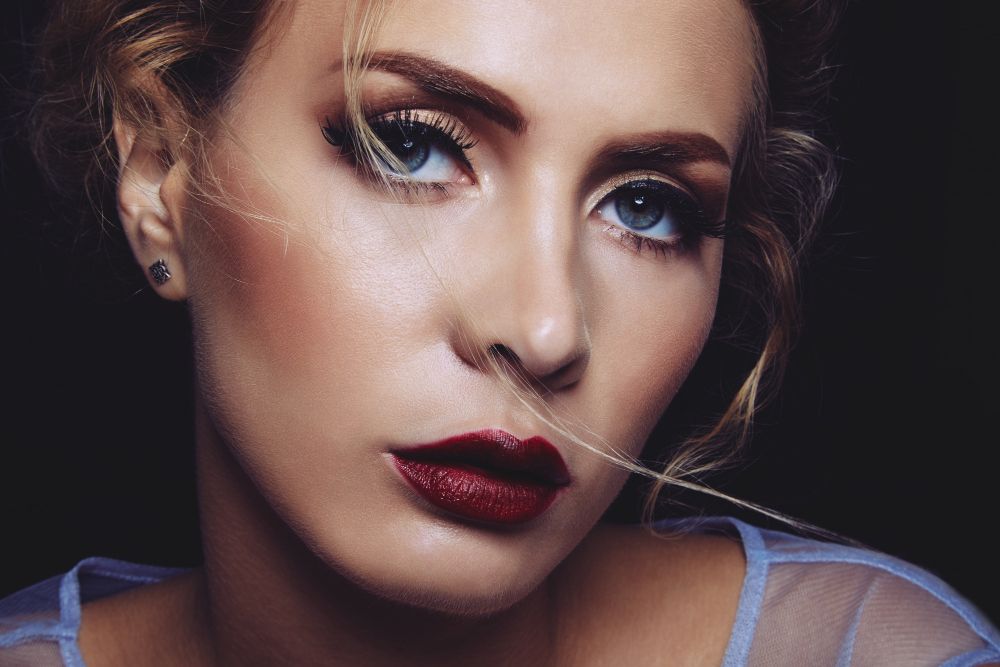Blush tatuato: il tatuaggio sugli zigomi sarà il prossimo grande trend beauty?