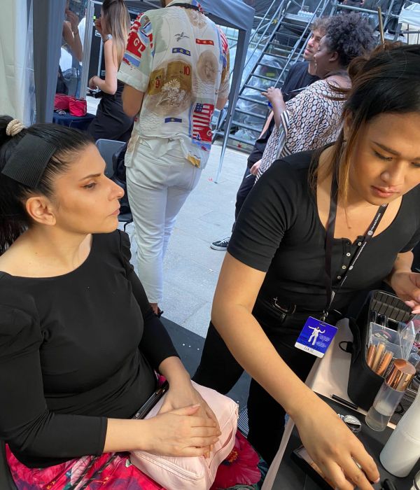 SERVICE TRUCCO E PARRUCCO UFFICIALI PER GLI ARTISTI DEL TOUR DI LAURA PAUSINI