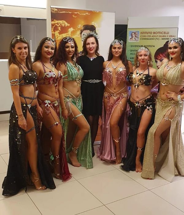 Ecco alcuni momenti della nostra serata nel backstage all'Hotel Hilton Garden Inn di Mestre, ci siamo occupati del Make up e dell'Hair Style del Bellydance International Event!