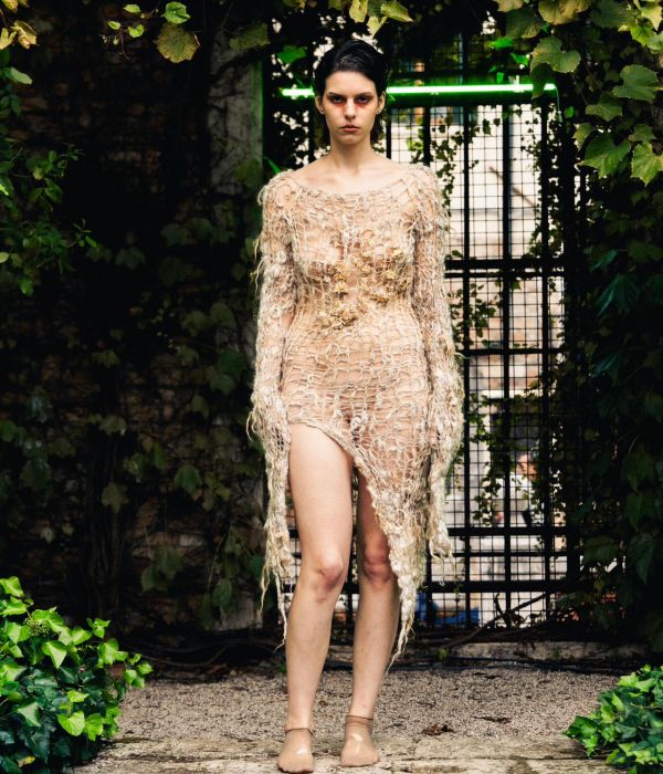 Backstage service per la sfilata di stilisti emergenti "Fashion Show Young designers In & Out", organizzata da VBRA nel Giardino Gradenigo a Venezia